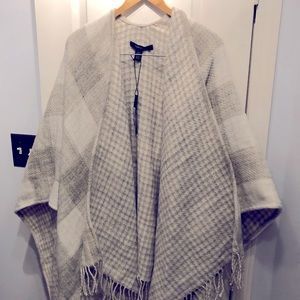 BNWT Love and Lore Wrap
